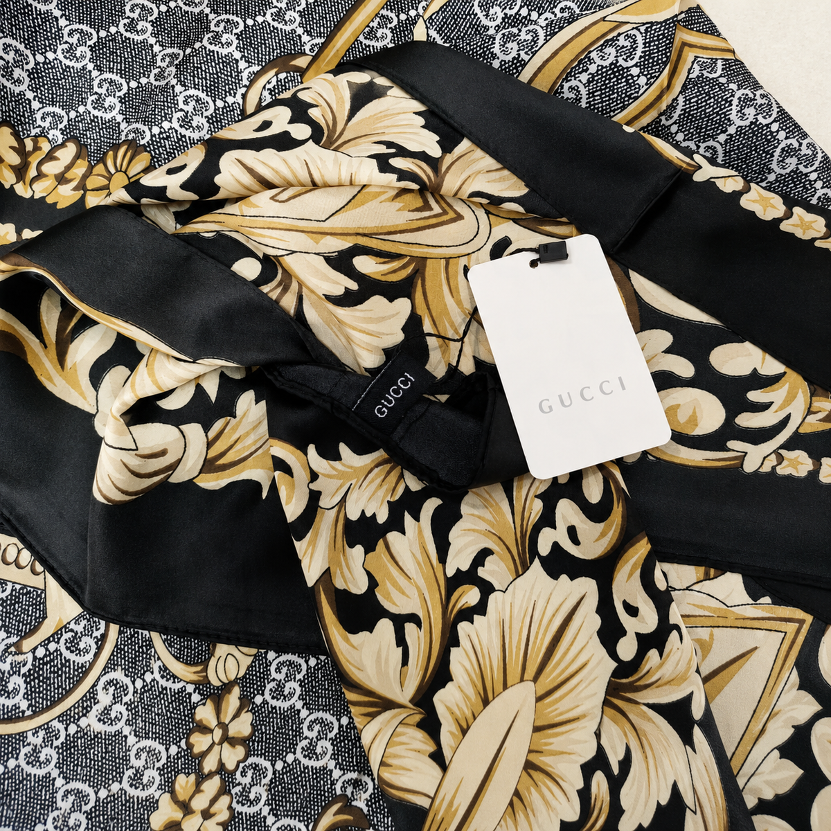 Gucci GG Equestrian Silk Blend Luxury Stole – Black Edition