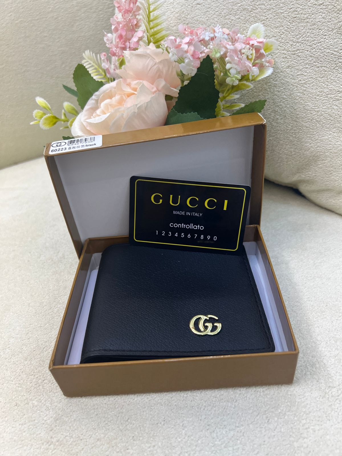 Gu-cci GG Logo Bi-Fold Wallet Style