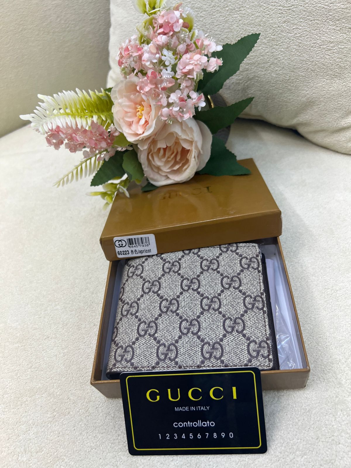 Gu-cci GG Monogram Bi-Fold Wallet Style