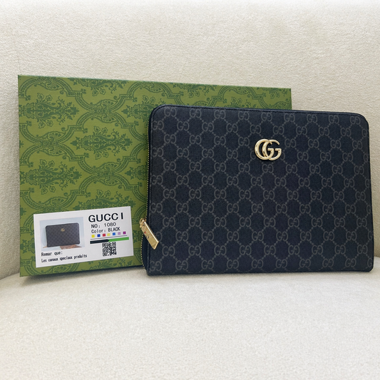 Gucci GG Supreme Zip Clutch