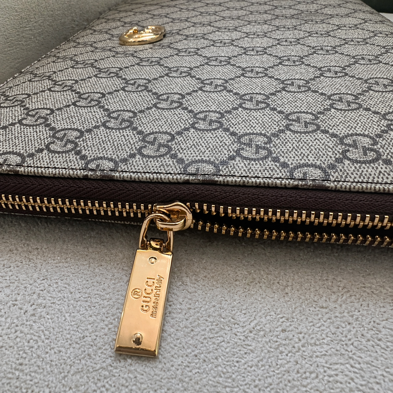 Gucci GG Supreme Zip Clutch – Beige and Brown