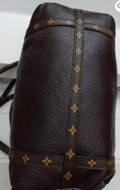 Louis Vuitton CarryAll PM–Style Leather Shoulder Bag