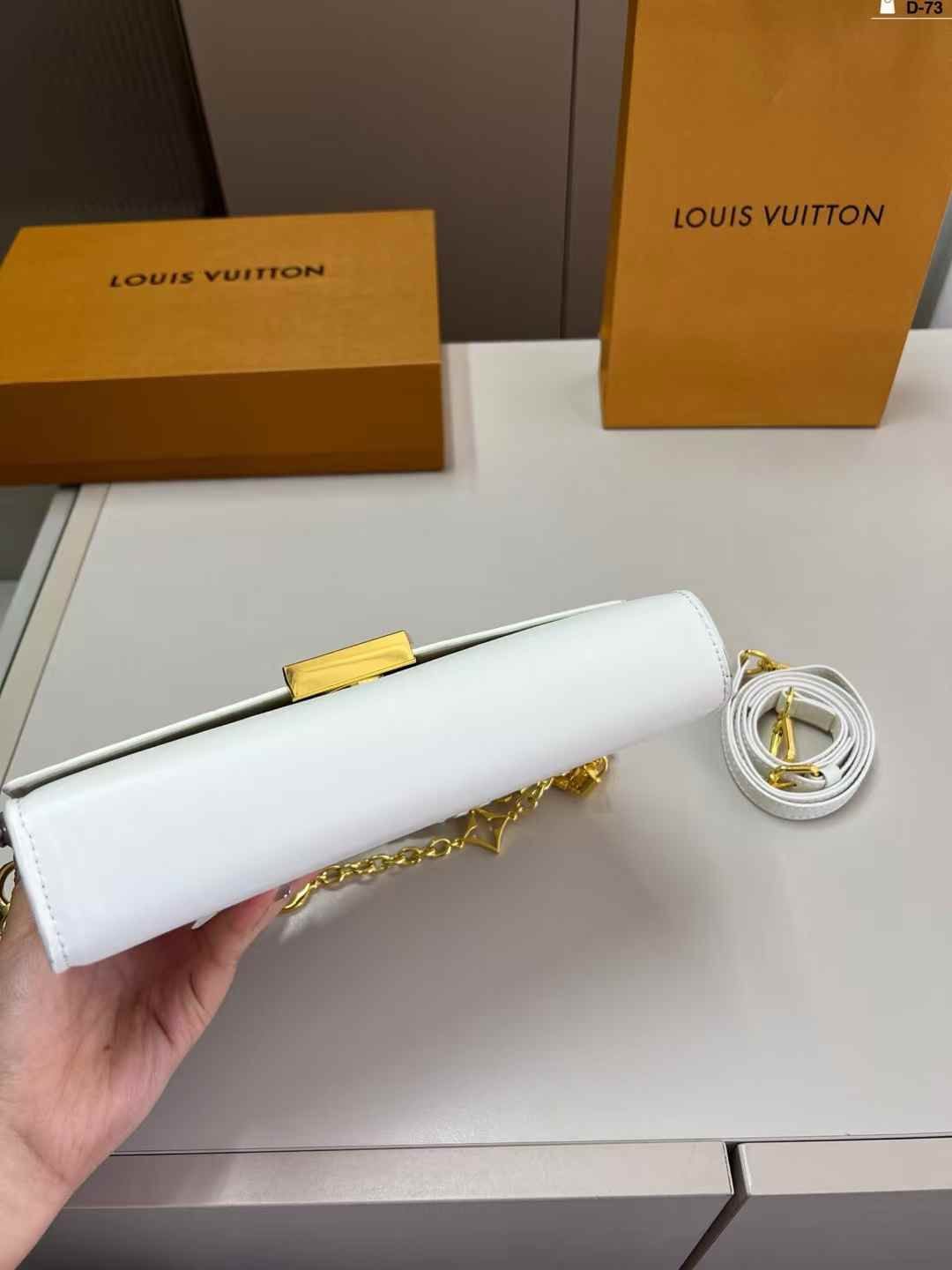 Louis Vuitton Capucines Mini Bag