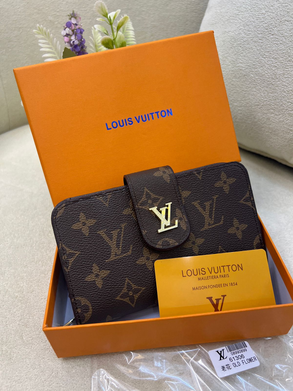 Louis Vuitton Button Wallet Style