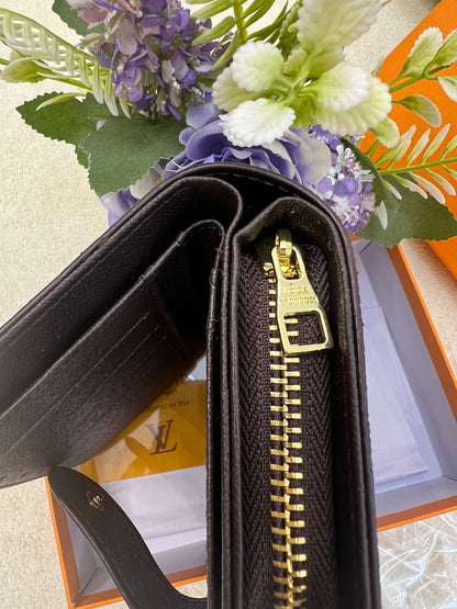 Louis Vuitton Button Wallet Style
