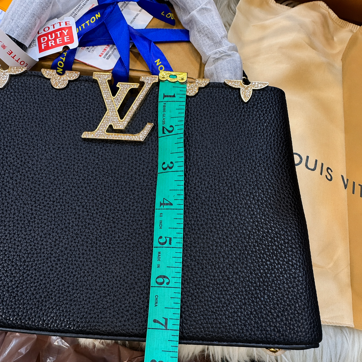 Louis Vuitton Capucines MM Top Handle Bag