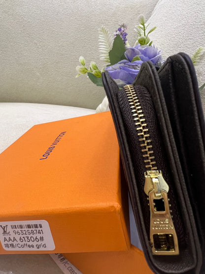 Louis Vuitton Damier Button Wallet Style