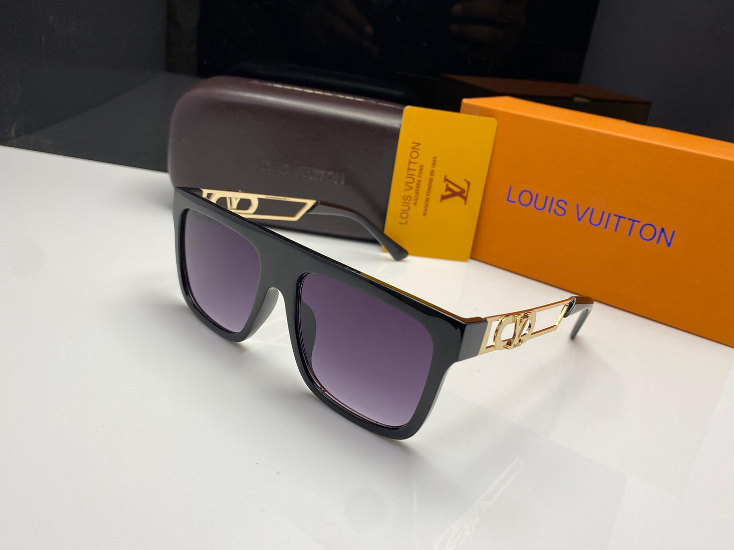 Louis Vuitton LV Logo Square Frame Sunglasses