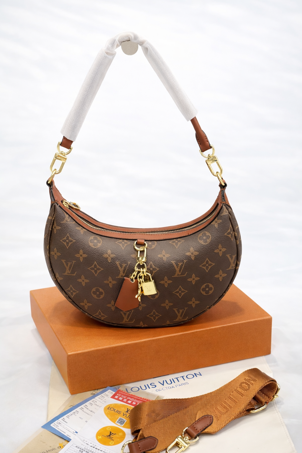 Lo-uis Vuitton Loop Bag