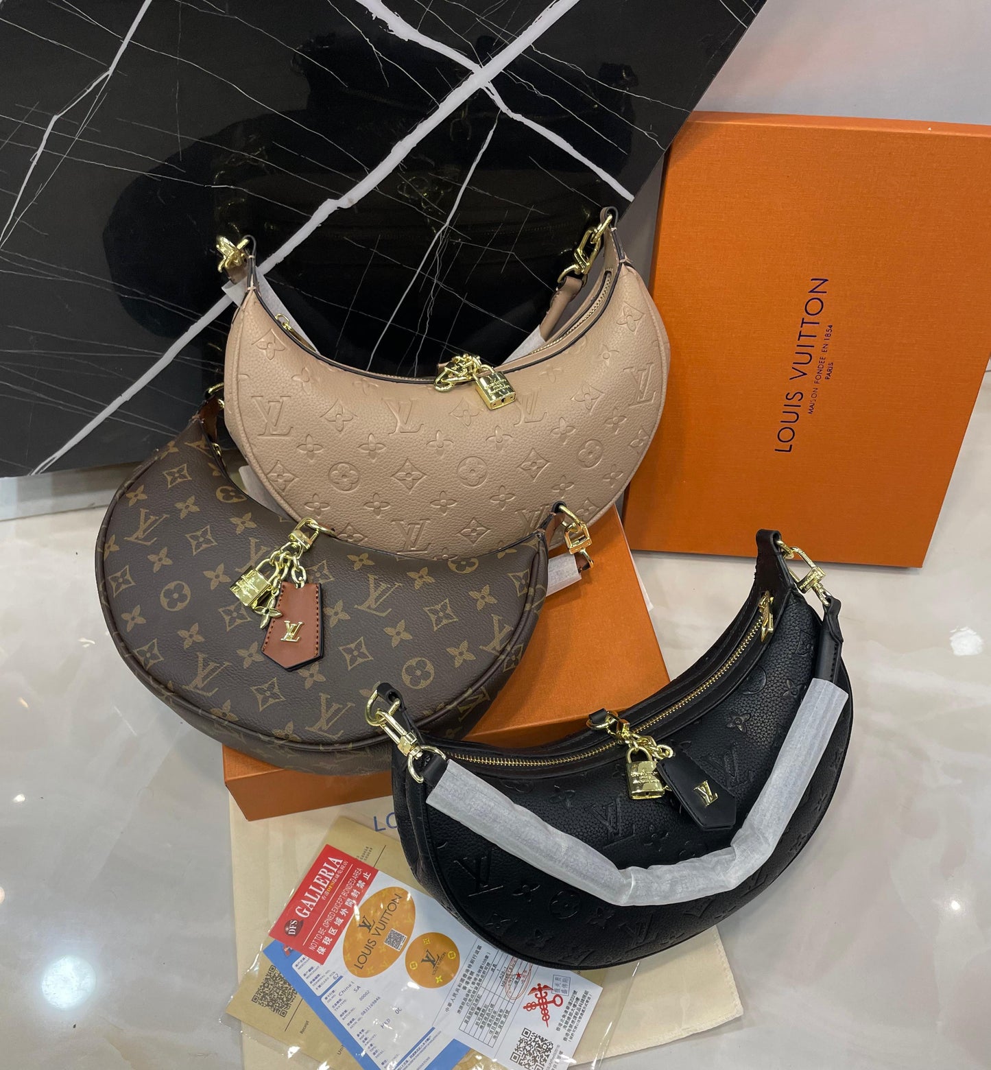 Lo-uis Vuitton Loop Bag