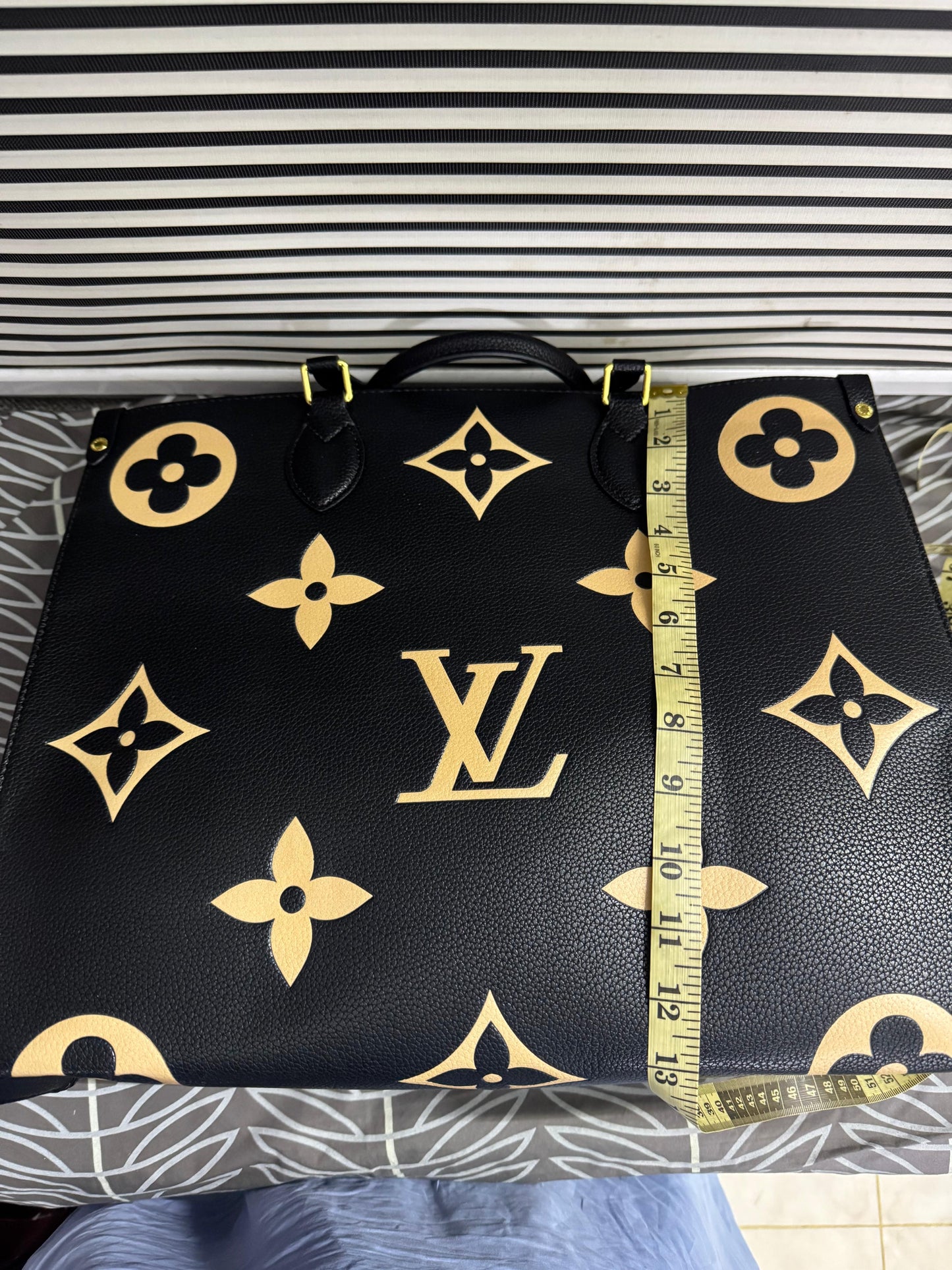Louis Vuitton OnTheGo GM – Monogram Giant Tote Bag
