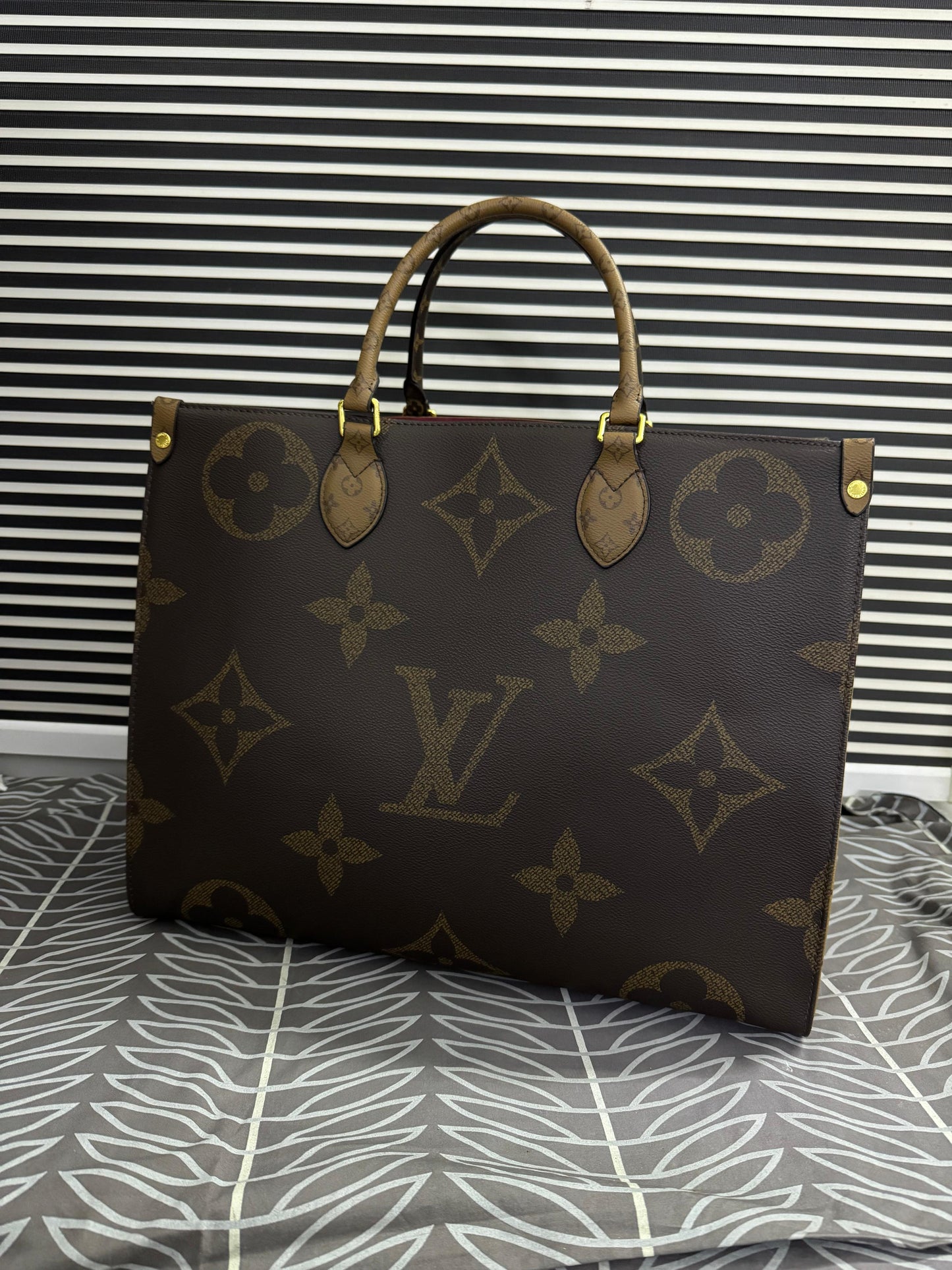 Louis Vuitton OnTheGo GM – Monogram Giant Tote Bag