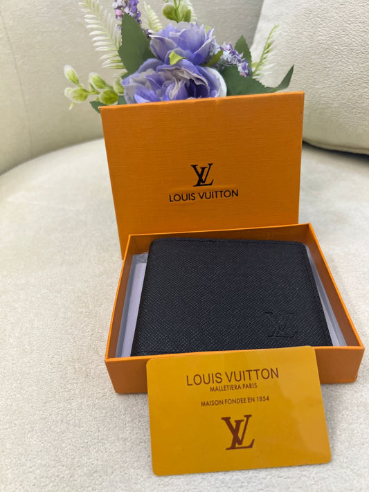 Lo-uis Vuitton Taiga Leather Bi-Fold Wallet Style