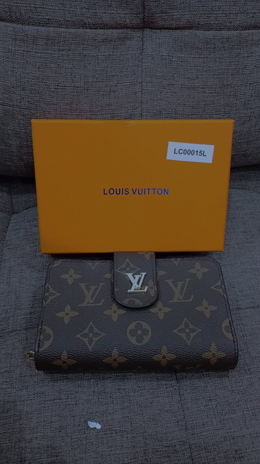 Louis Vuitton Button Wallet Style