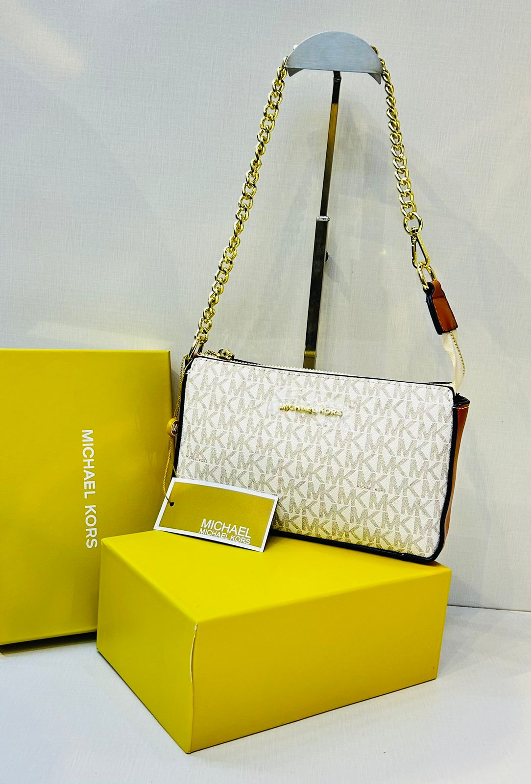 Michael Kors Jet Set Large Zip Pouch