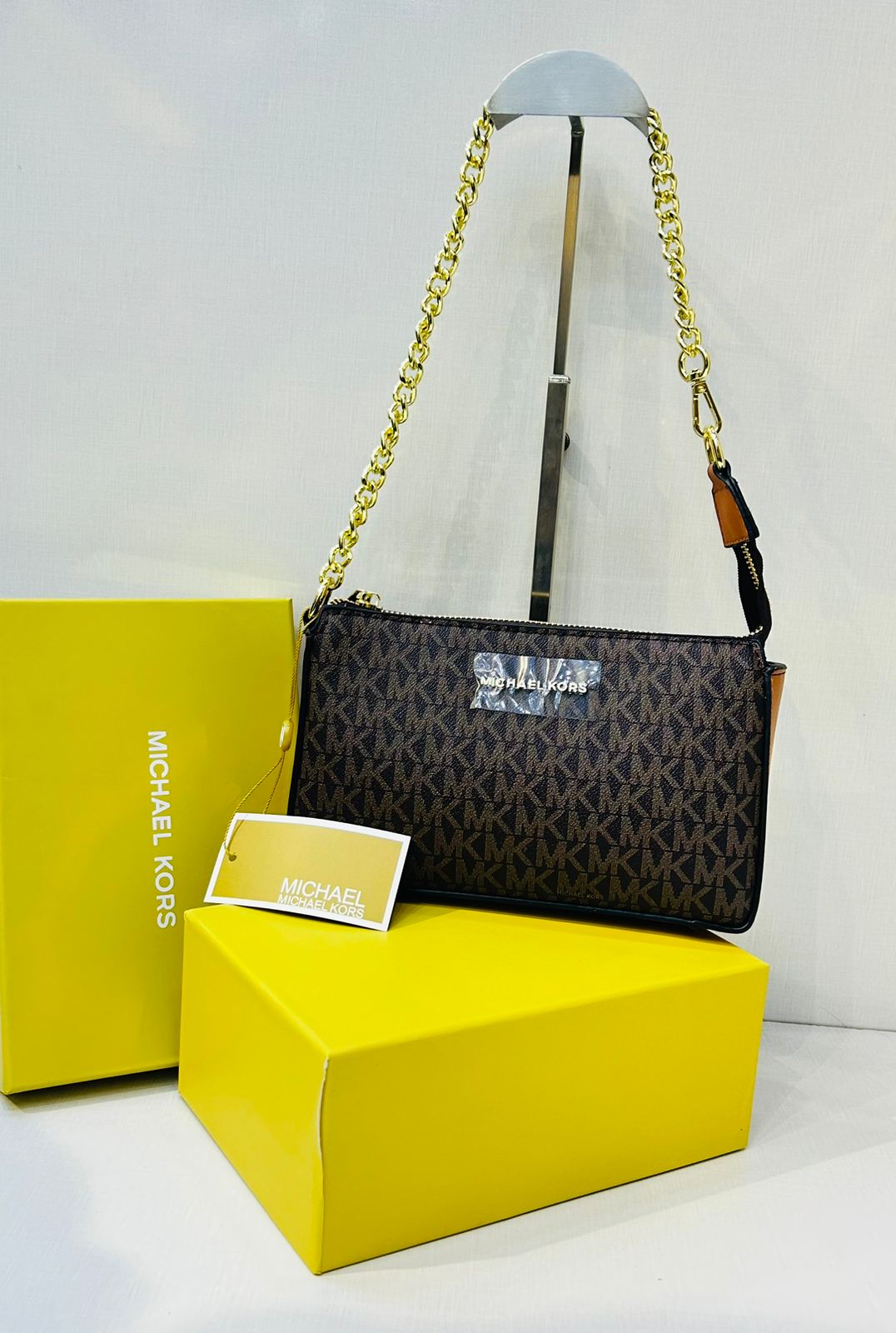 Michael Kors Jet Set Large Zip Pouch