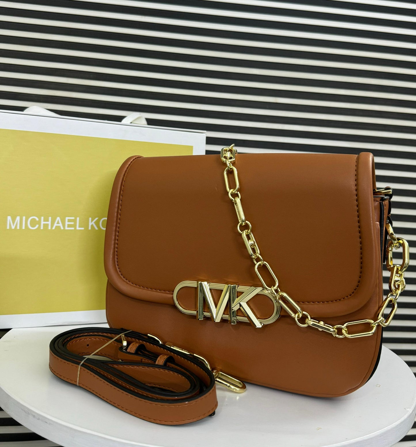 Michael Kors Parker Medium Leather Messenger Bag (Brown)