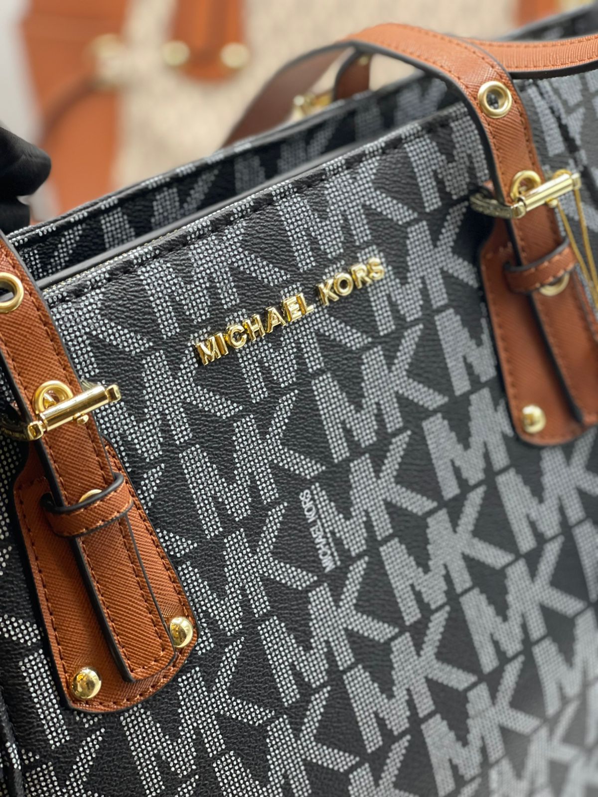 Michael Kors Voyager Tote Bag