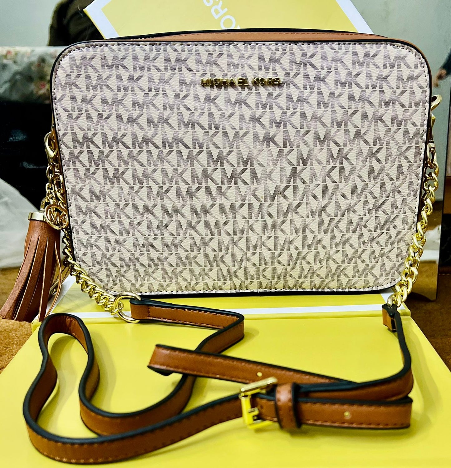 Michael Kors Jet Set Travel Large Crossbody Bag (MK Signature)