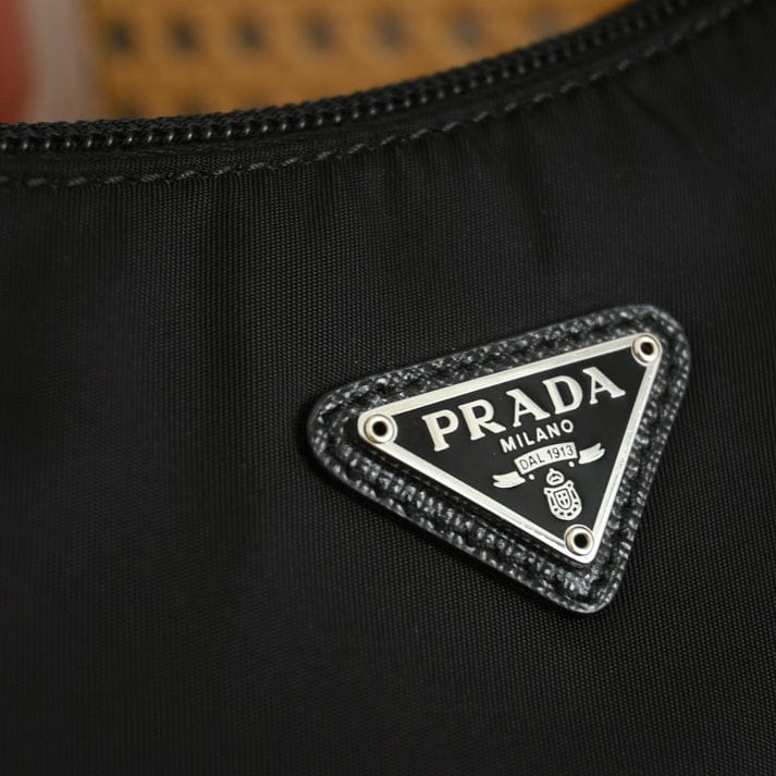 Pr-ada Re-Edition 2000 Nylon Shoulder Bag - Official Model