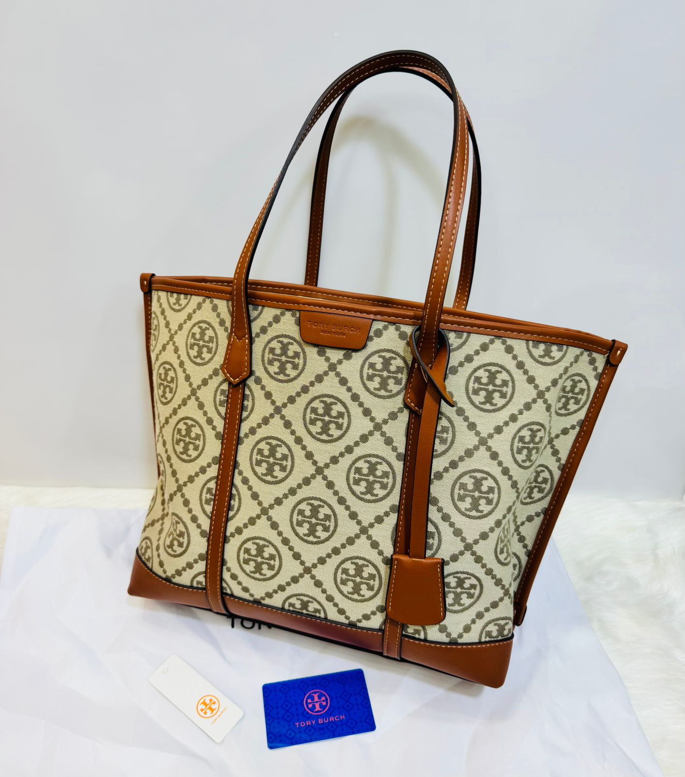 ToryBurchPerryTMonogramTriple-CompartmentTote4