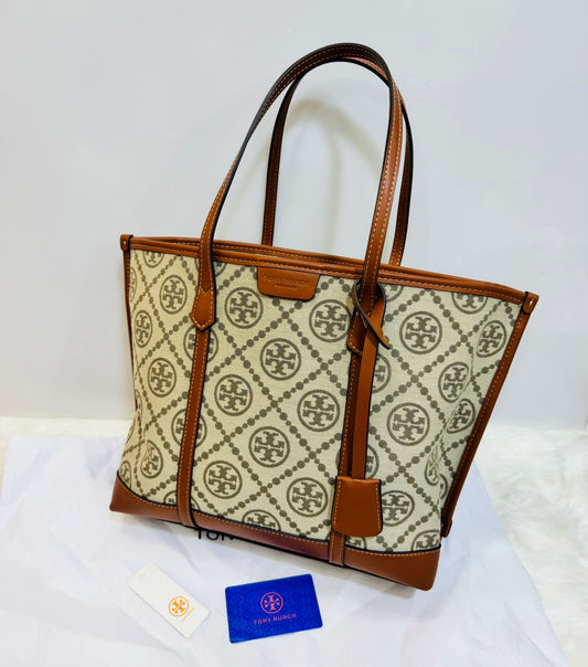 ToryBurchPerryTMonogramTriple-CompartmentTote4