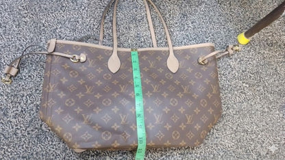 Louis Vuitton Neverfull GM Monogram Tote Bag With Removable Pouch